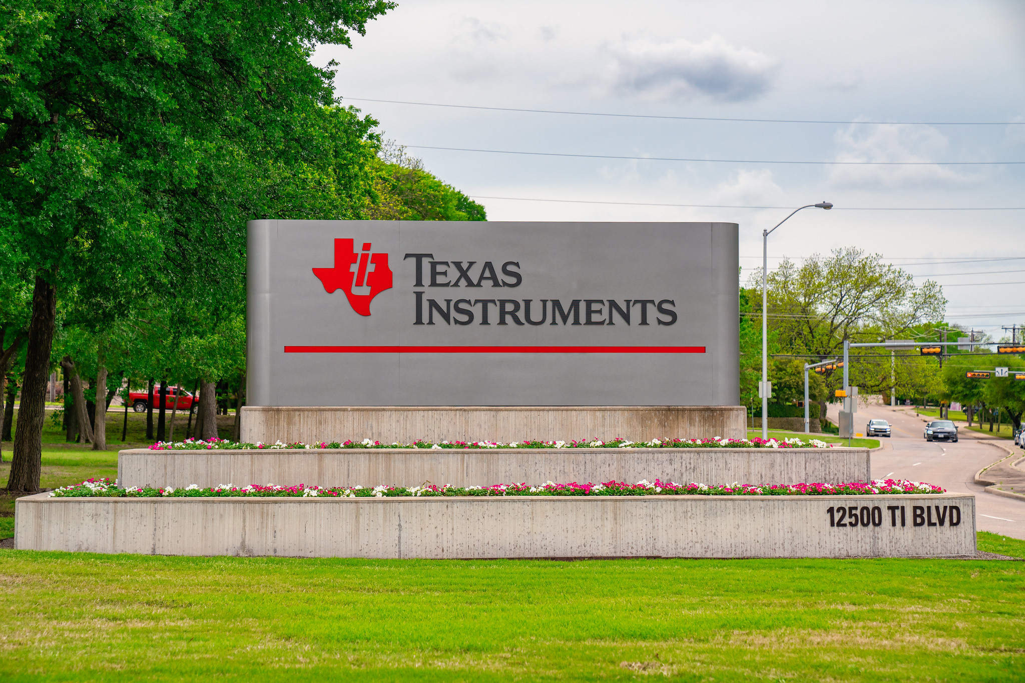 Texas Instruments drowns in tax breaks - Good Jobs First